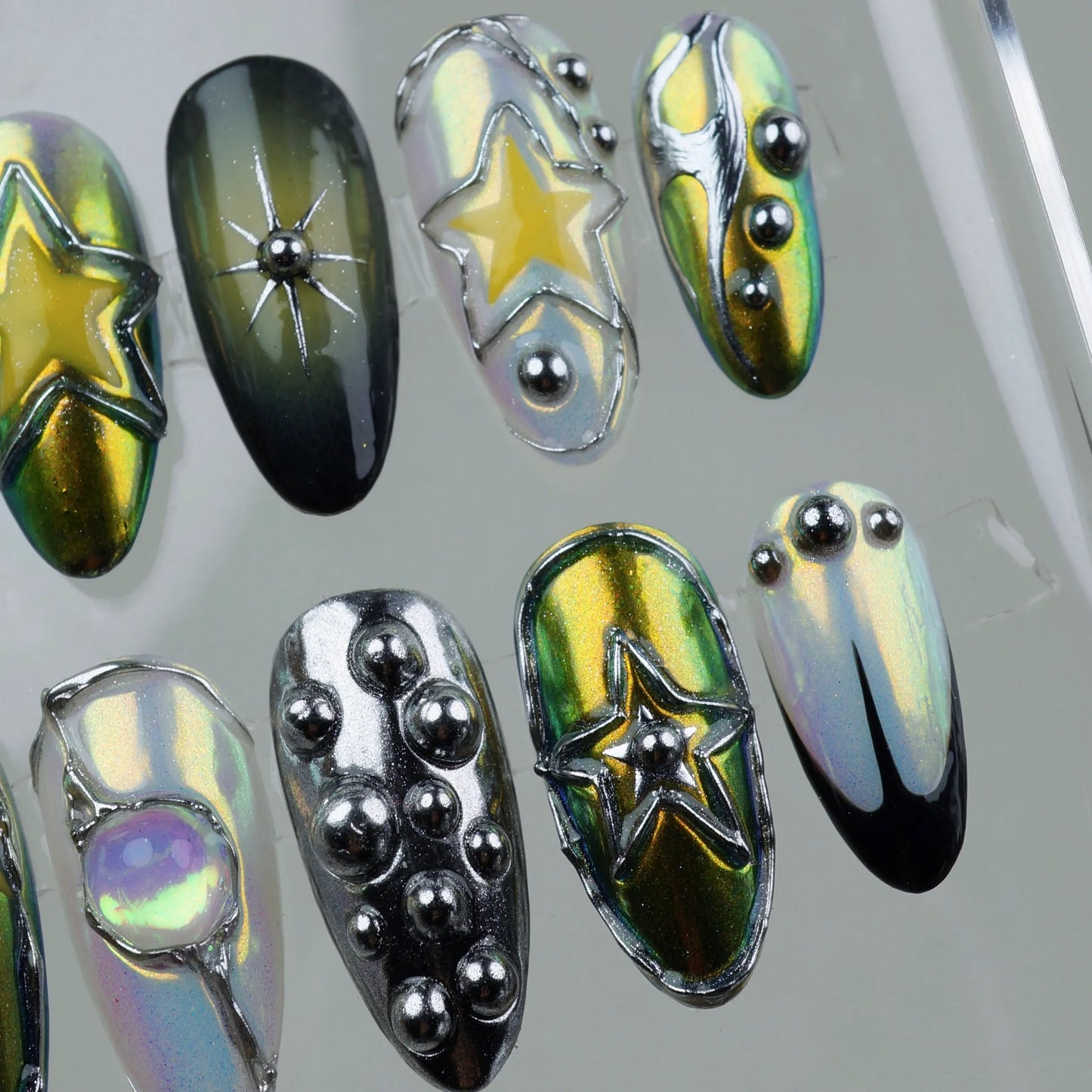 Wanna touch the stars? This spacecore nail set brings the entire galaxy to your fingertips—literally!