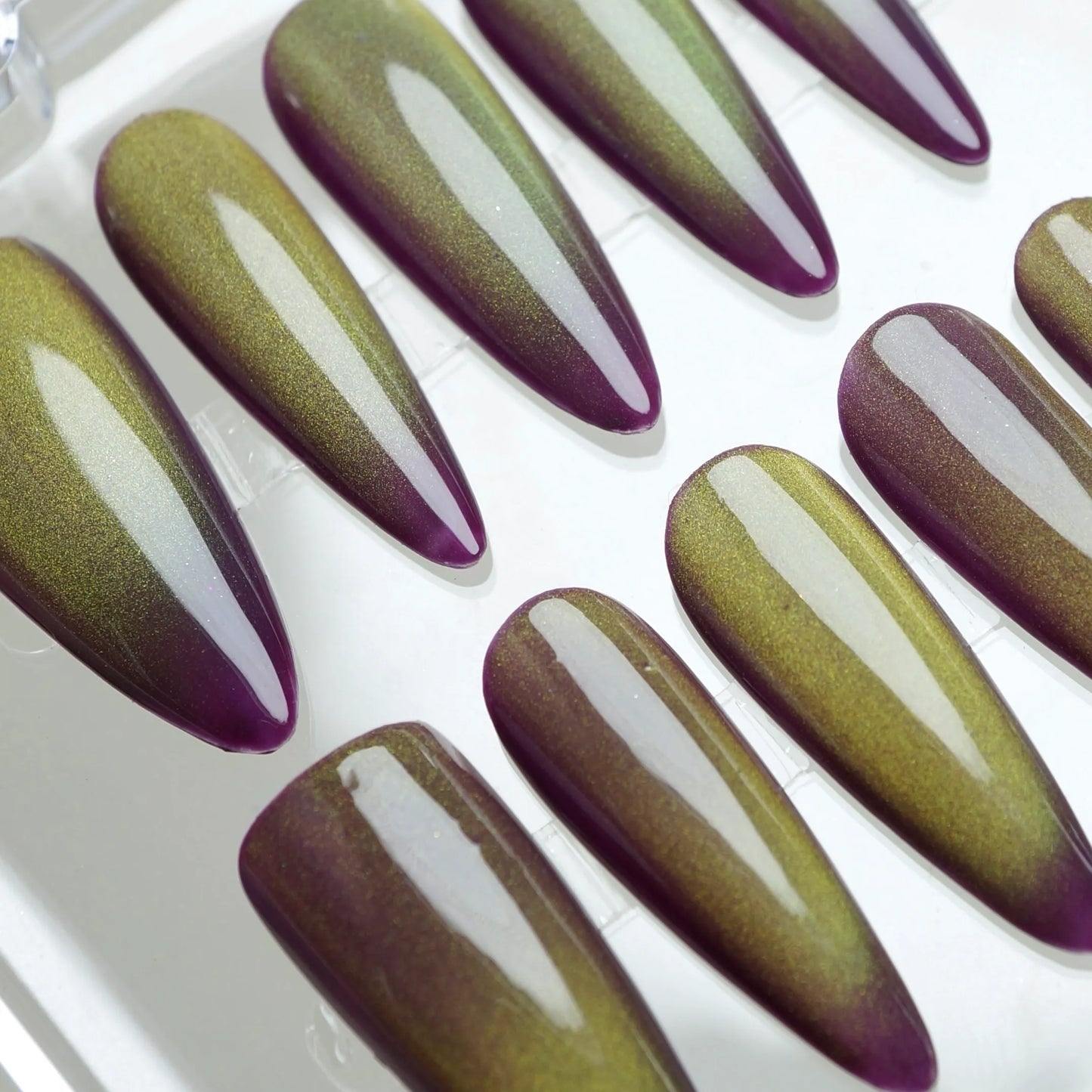 i44-X159 | Venom Orchid nail art detail view – Donailsart