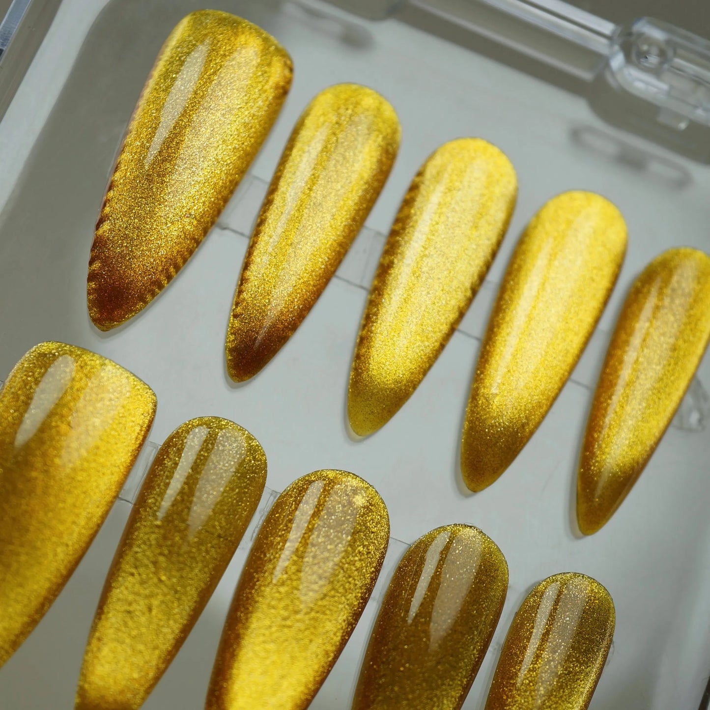 X05 | Golden Glow nail art detail view – Donailsart