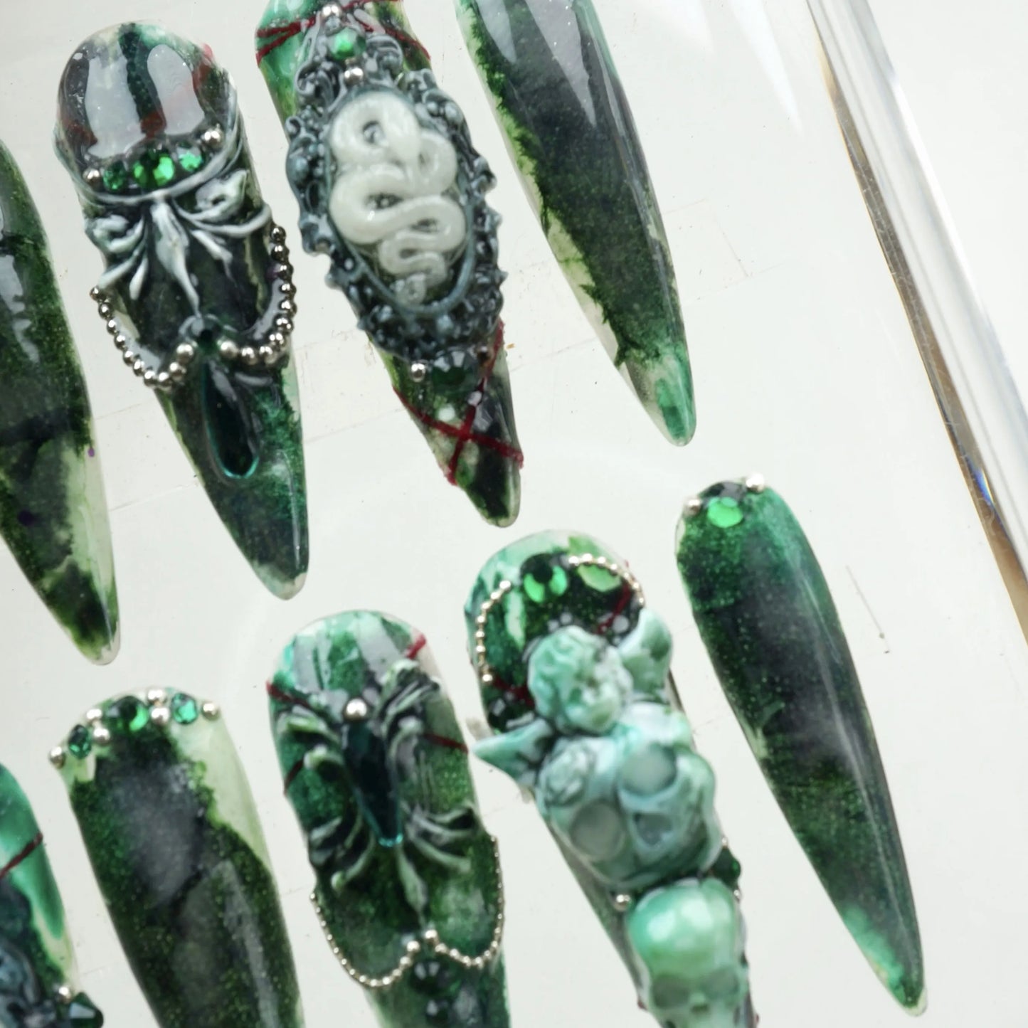 Jade Skull - Glow In Dark