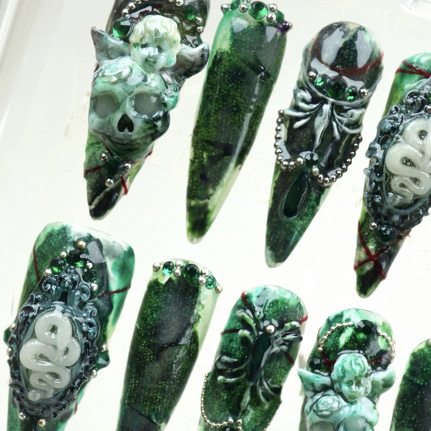 Jade Skull - Glow In Dark