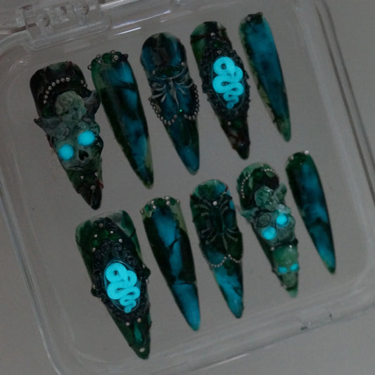 Jade Skull - Glow In Dark