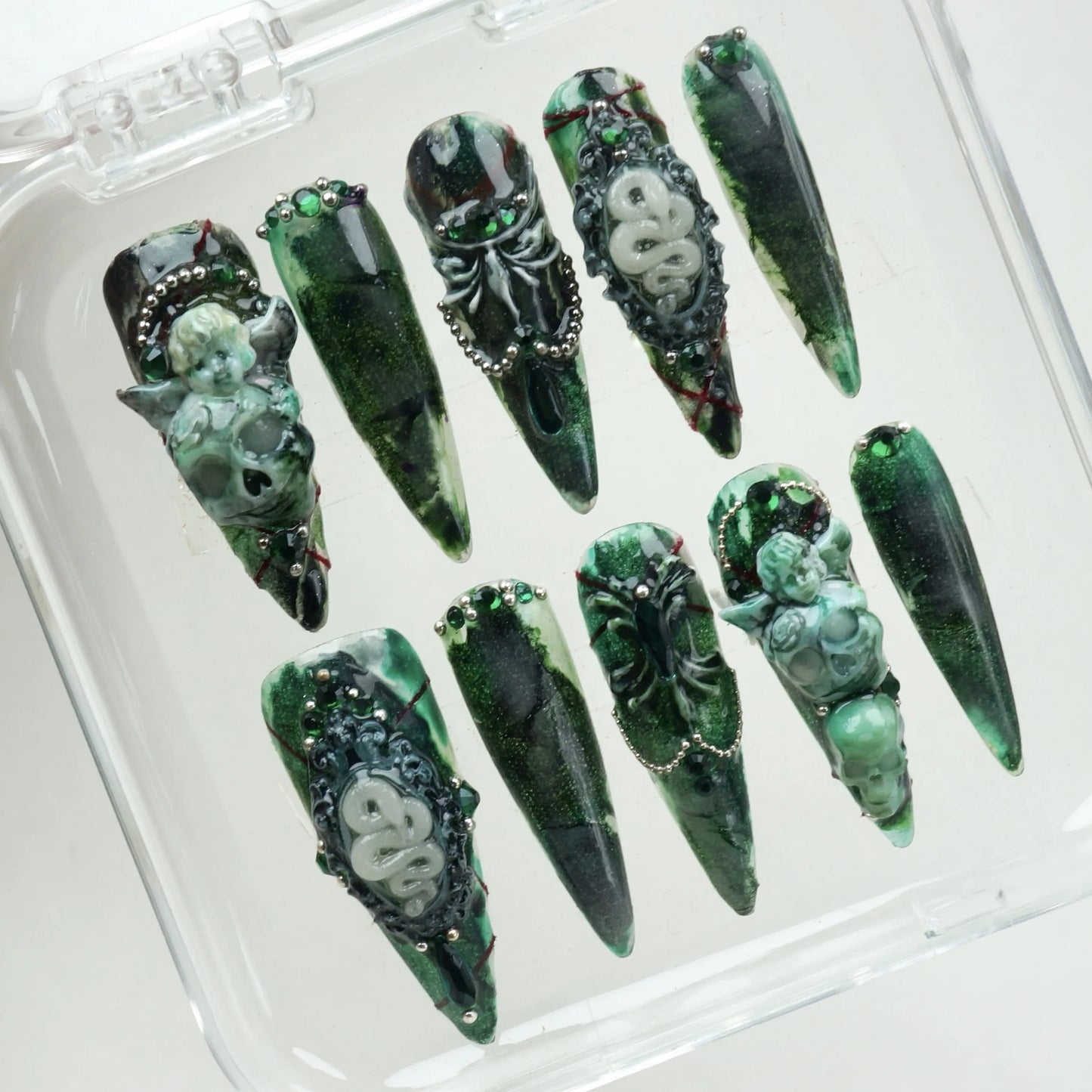 Jade Skull - Glow In Dark