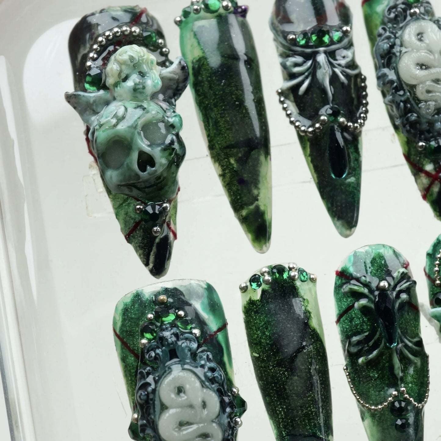 Jade Skull - Glow In Dark
