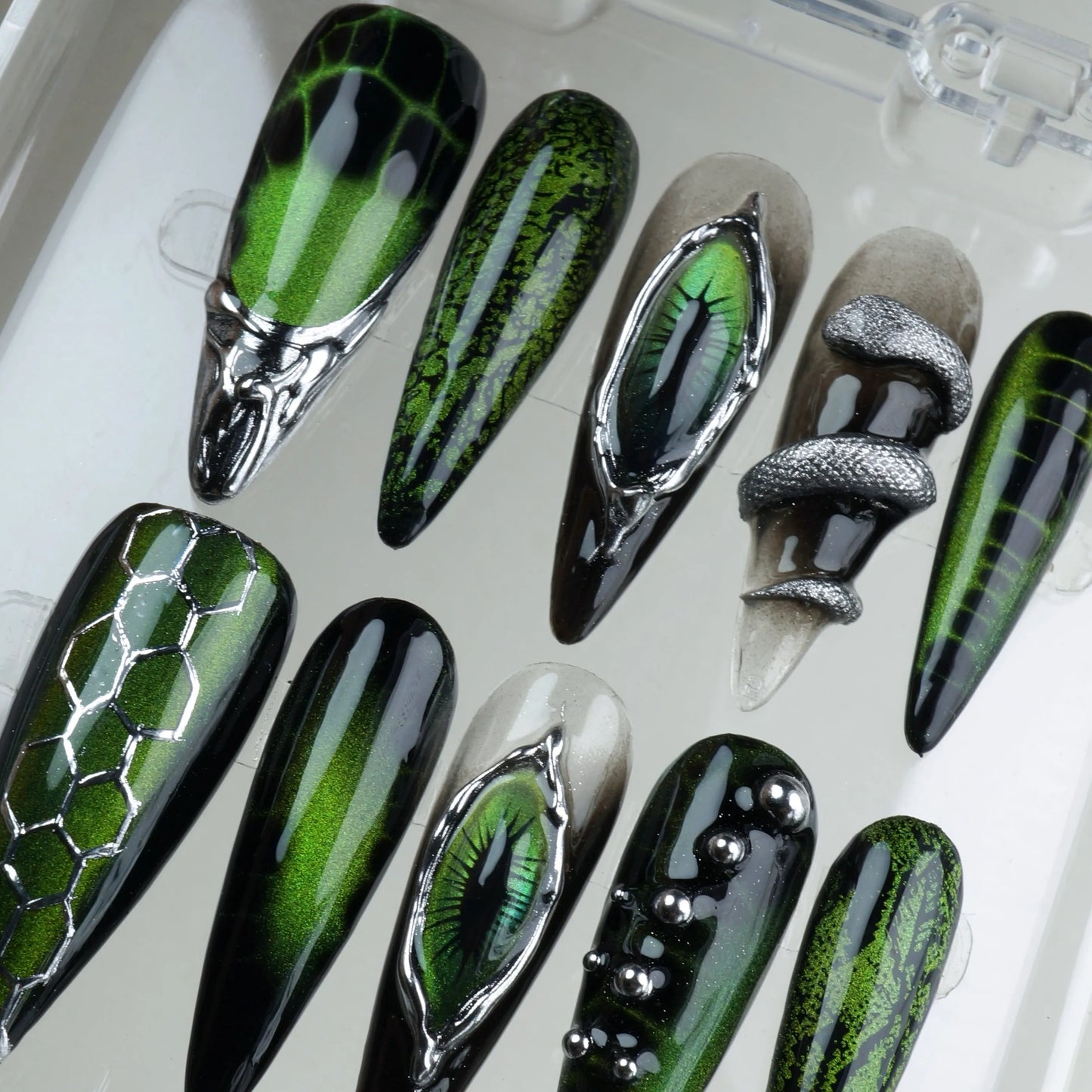 Donailsart cat-eye nails design with emerald magnetic polish, lizard eyes, and forest reptile detailing