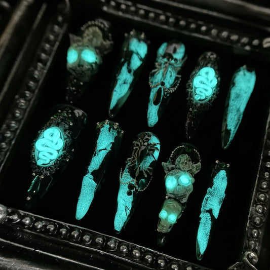 Jade Skull - Glow In Dark