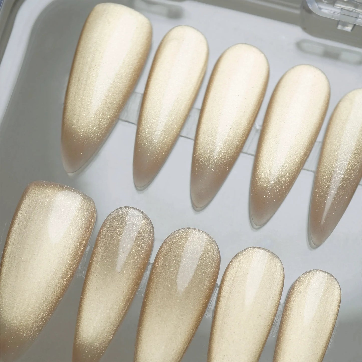 XM2 | Champagne Veil nail art detail view – Donailsart