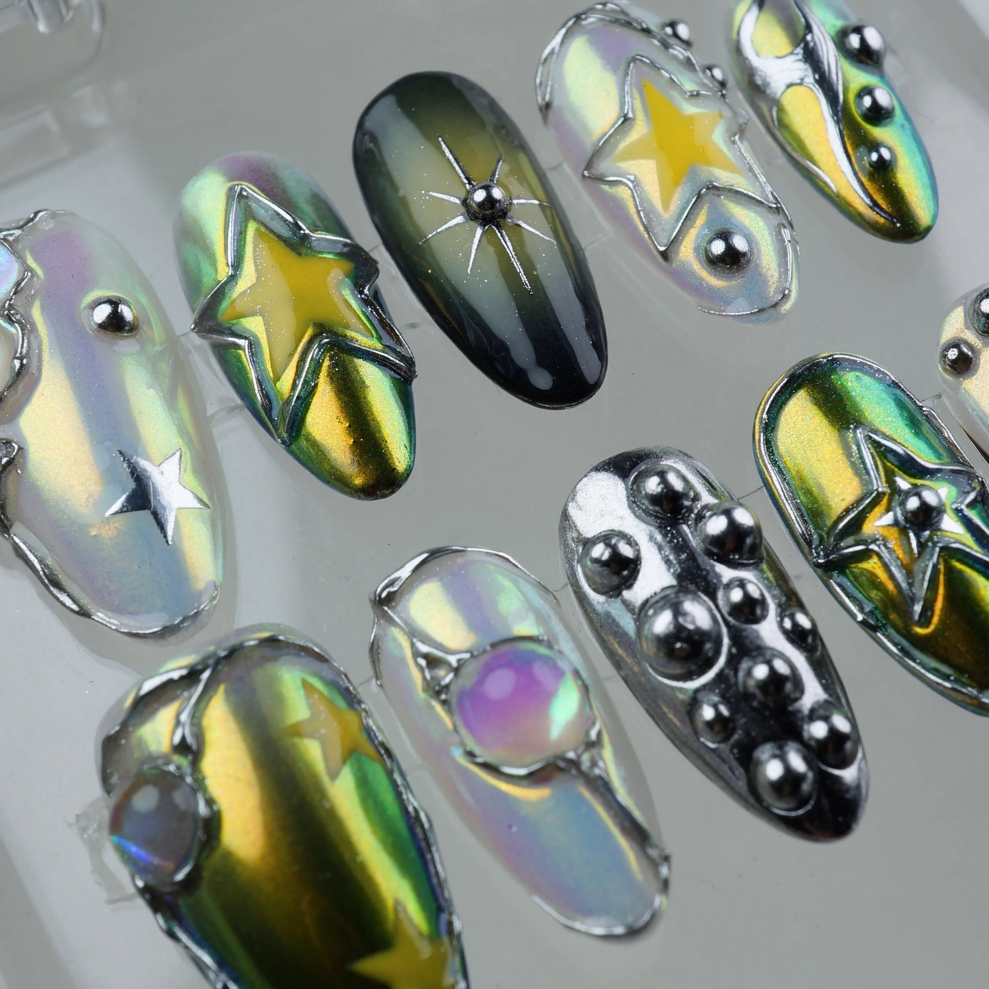 Wanna touch the stars? This spacecore nail set brings the entire galaxy to your fingertips—literally!