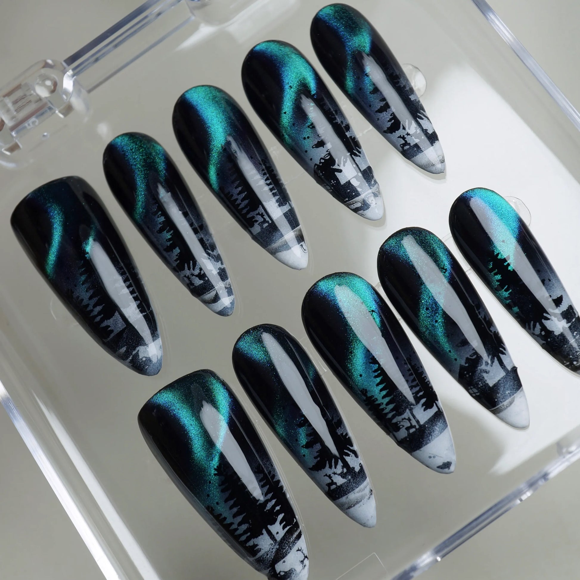 Aurora press-on nails on hand – Donailsart
