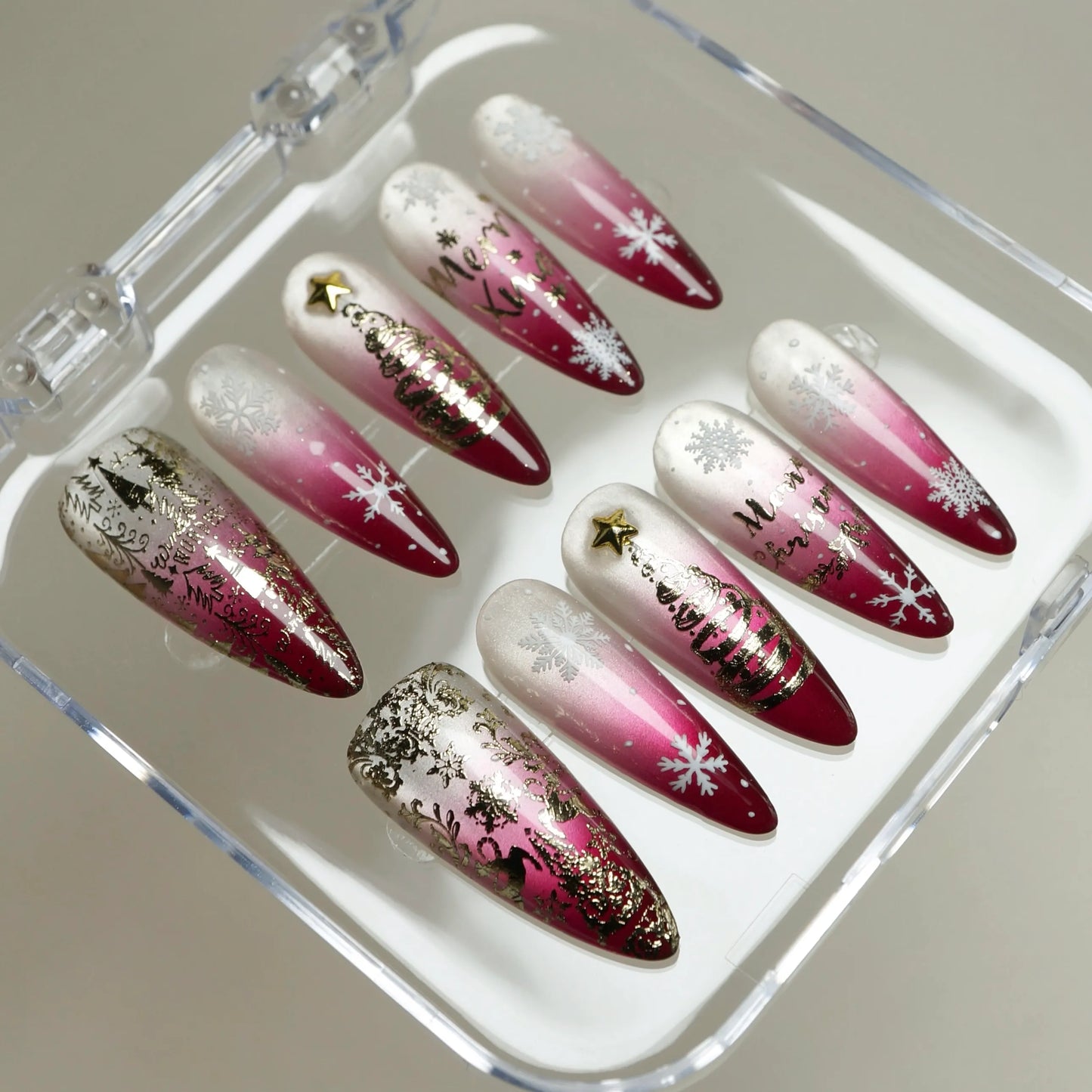 Holly Jolly press-on nails on hand – Donailsart