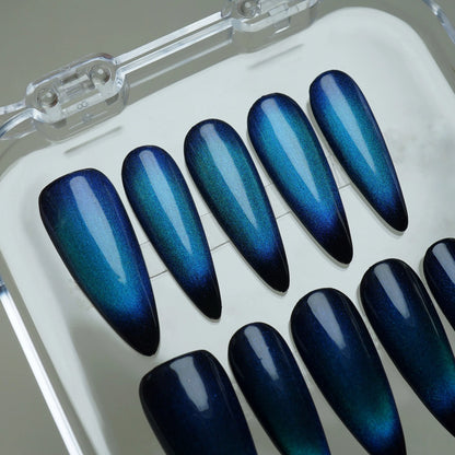 YU11 | Teal Blue nail art close-up – Donailsart