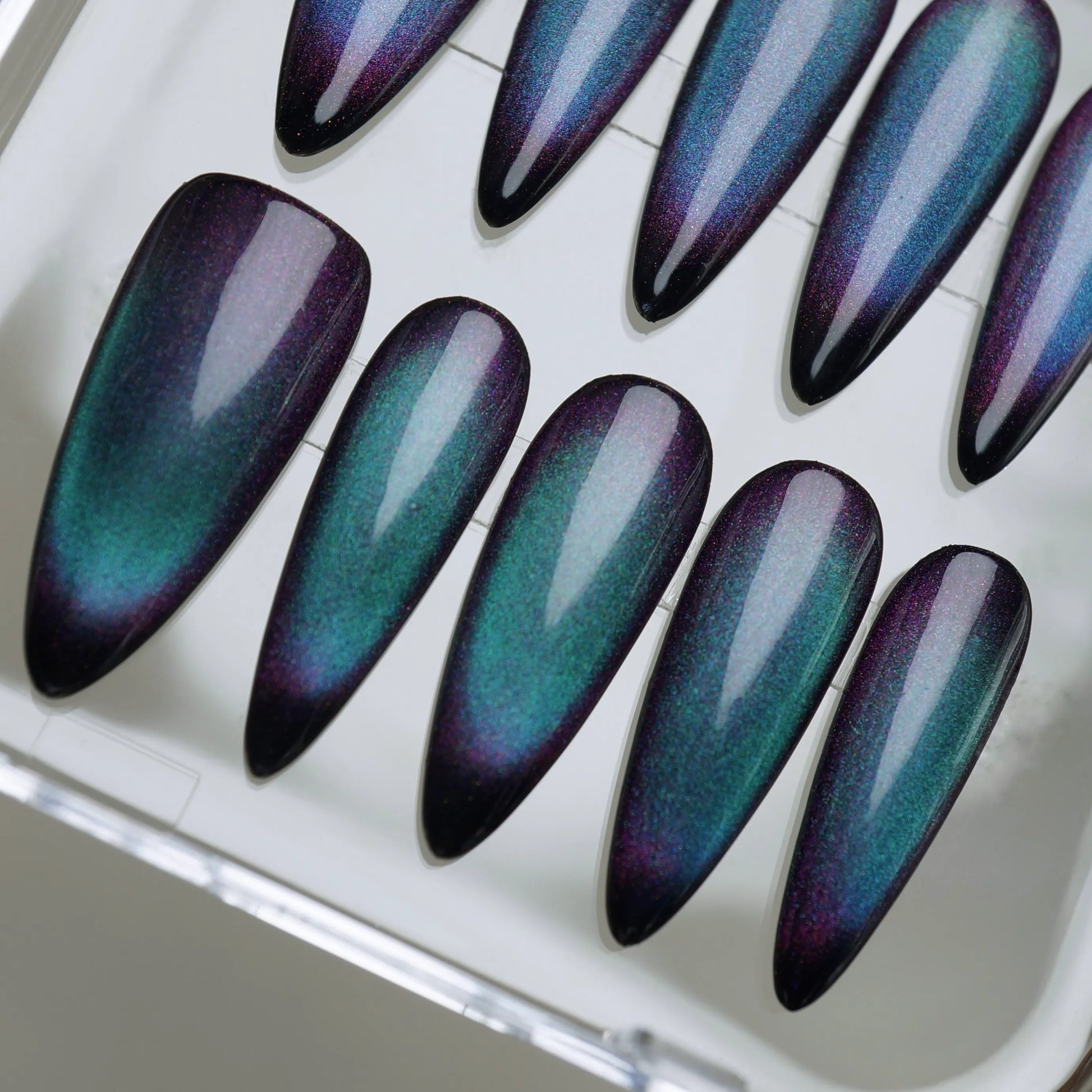 YU02 | Nebula Tide nail art close-up – Donailsart