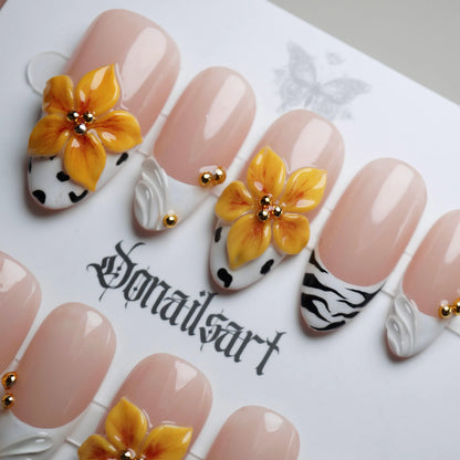 B6 | Honey Bloom close-up detail showing fluid chrome metallic texture on a warm nude and smoky gradient nail – Donailsart