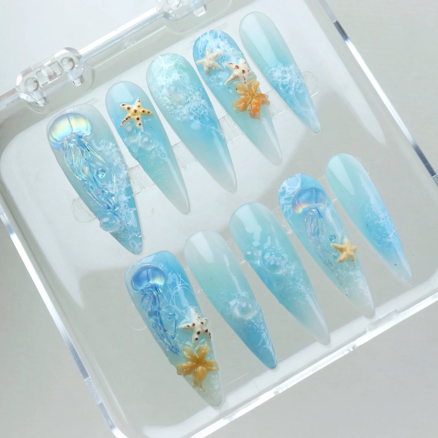 Donailsart summer nails inspired by the sea, featuring hand-sculpted jellyfish, coral reef patterns, and beachy pastels