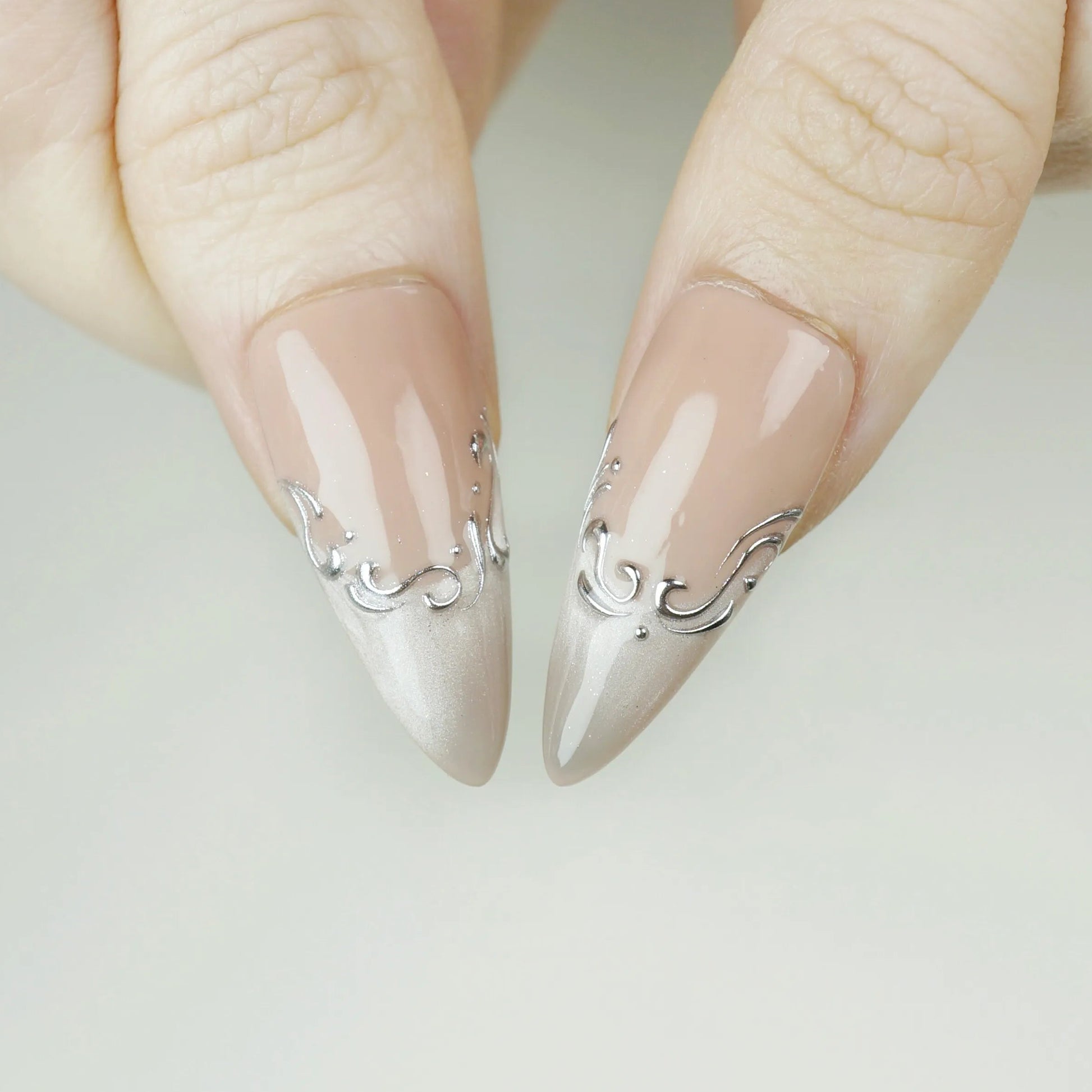 Champagne Drift nail art close-up – Donailsart