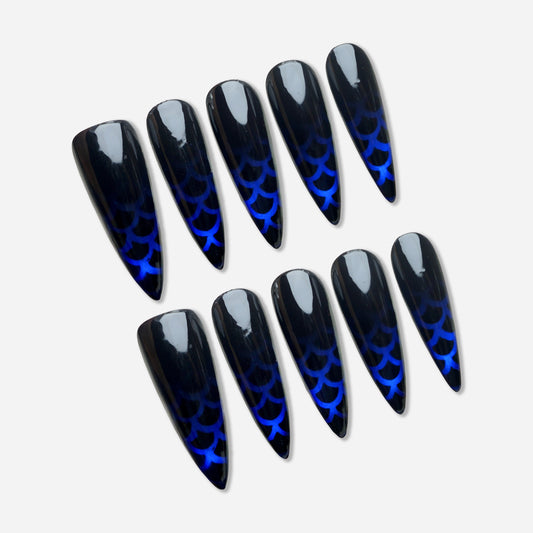 Siren Scale press-on nail set by Donailsart – deep black gloss nails with glowing cobalt blue mermaid scale patterns and reflective layered finish